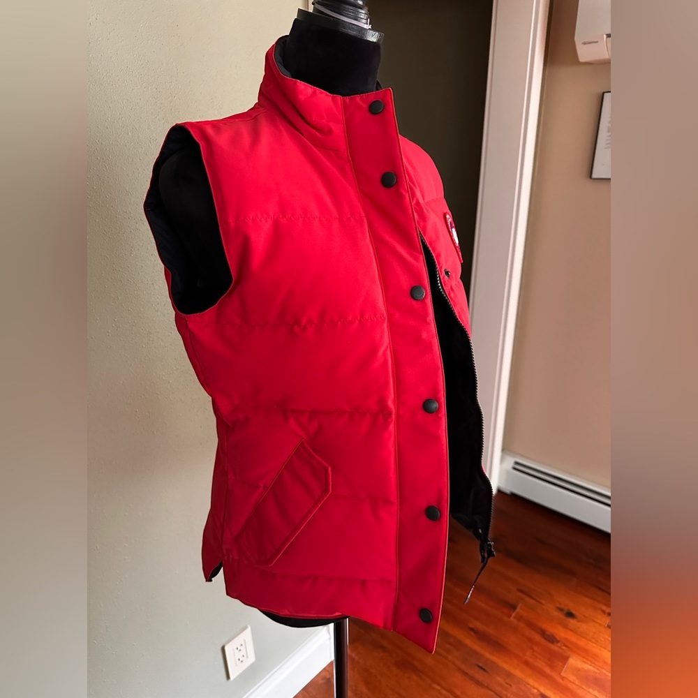 Canada Goose Red vest women’s S